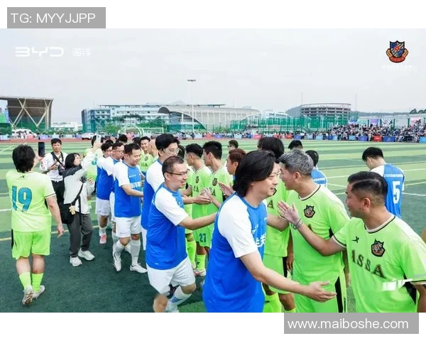 足球场上的梦幻人生与明星的奇妙邂逅